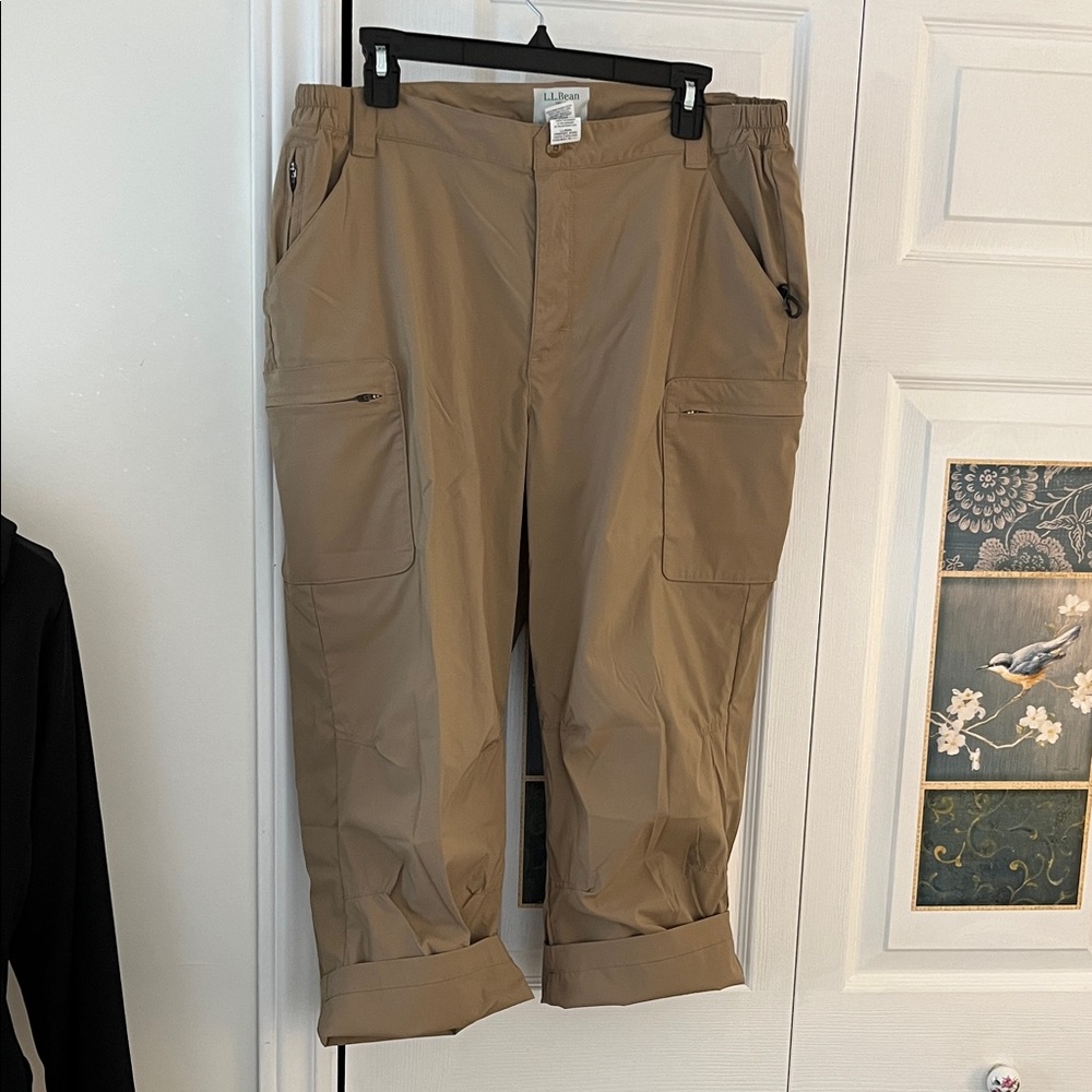 😃L.L. Bean Women’s Brown Cargo/Capris Pants